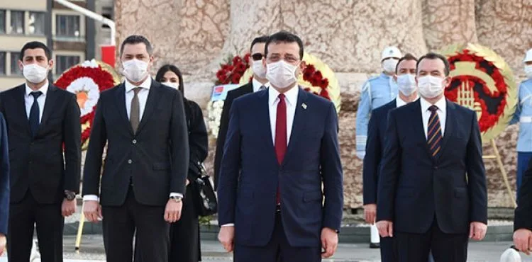 Taksim Cumhuriyet Anıtı'nda 23 Nisan töreni