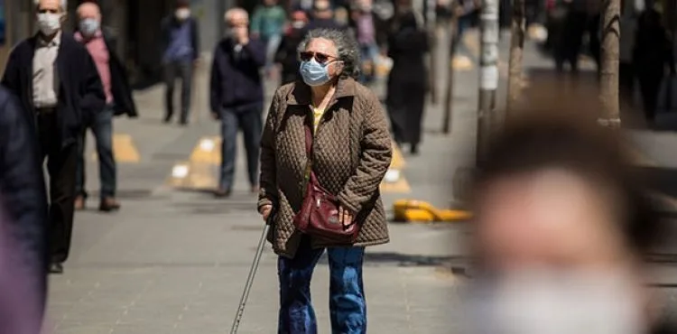 65 yaş üzeri vatandaşların sokağa çıkma saatleri değişti
