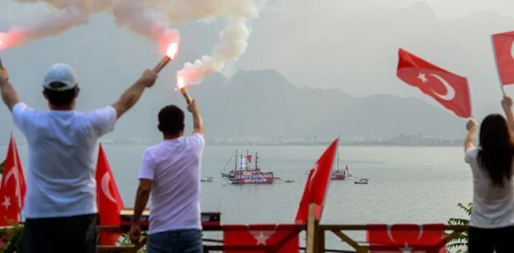 Tüm Türkiye saat 19:19'da tek yürek İstiklal Marşı'nı okudu