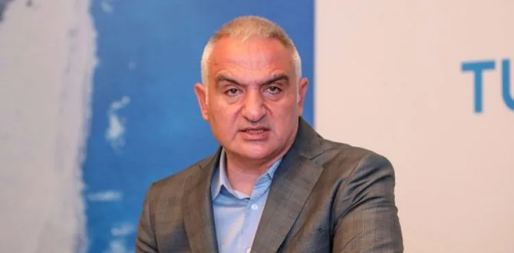 Bakan Ersoy: Birkaç hafta içinde trafiğin bütün ülkelerle açılacağını düşünüyorum