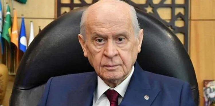 Bahçeli'den, Yunanistan'da Türk bayrağının yakılmasına tepki
