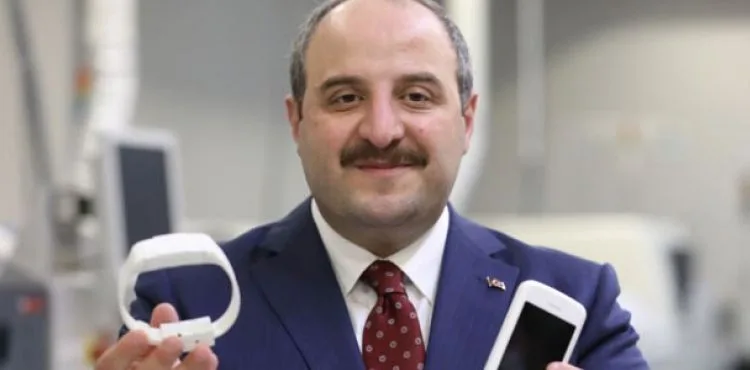 Bakan Varank: Milli elektronik kelepçe, eylül ayında teslim edilmeye başlanacak