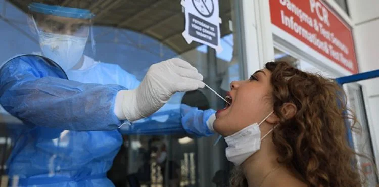 Antalya'da 3 ayda 150 bin yurt dışı yolcusuna koronavirüs testi yapıldı