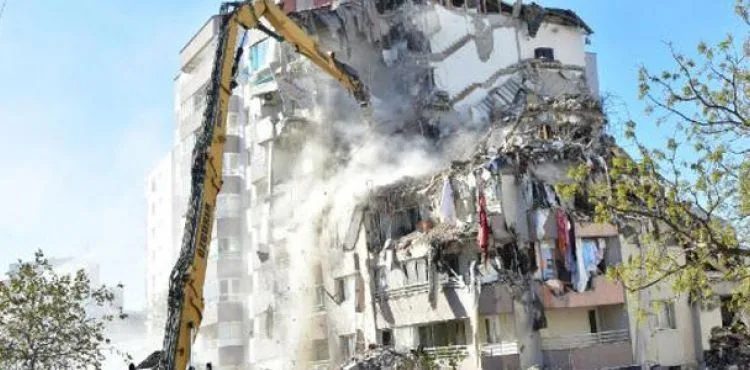 Yılmaz Erbek Apartmanı'ndan 3 cansız beden daha çıkarıldı