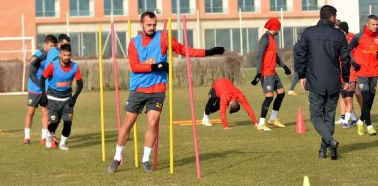 Samet Aybaba: Ne mutlu ki ırkçılığın ne olduğunu bilmeyen bir ırkın mensubuyum