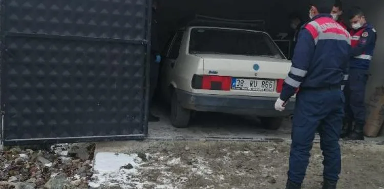 Komşusunun garajındaki aracında ölü bulundu