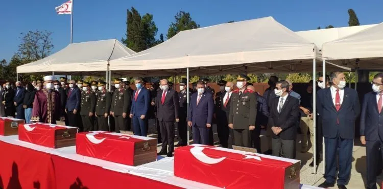 Kıbrıs'ta terör örgütü EOKA-B’nin katlettiği 14 çocuk, 46 yıl sonra resmi törenle toprağa verildi