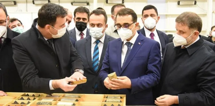 Bakan Dönmez: 5 yılda, yıllık altın üretimi 100 tona çıkacak