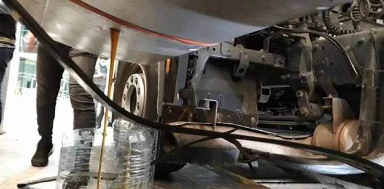 Sarp Gümrük Kapısı'nda, TIR'ın yakıt deposundan 480 kilo bal çıktı