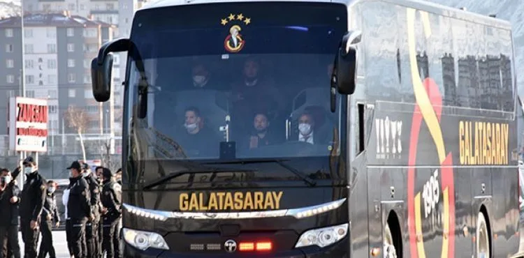 Kayserispor, Galatasaray maçına taraftar konvoyu ile geldi