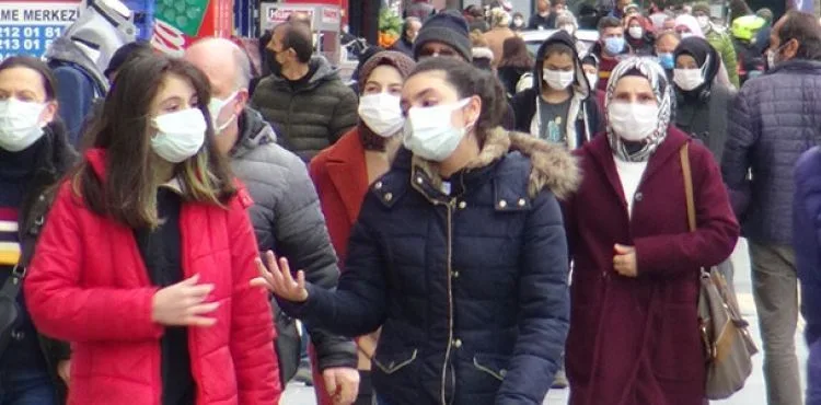'Konuşurken ıslanan maske hemen değiştirilmeli'