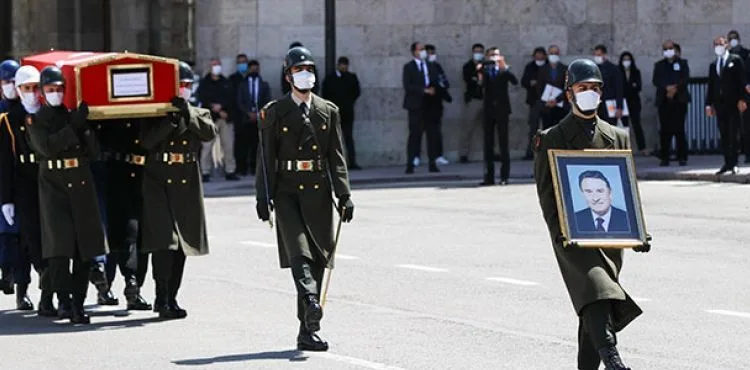 Yıldırım Akbulut, son yolculuğuna uğurlandı