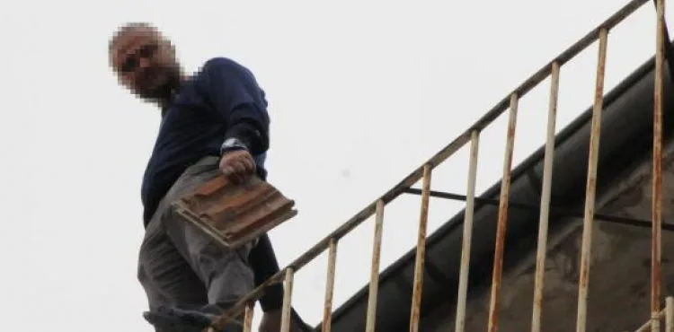 Uyuşturucu şüphelisi polise teslim olmamak için intihara kalkıştı