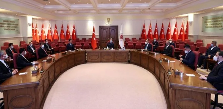 Bakan Akar, Avrupa'daki Türk dernek temsilcileri ile görüştü