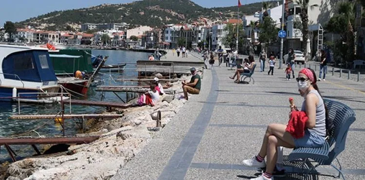 Bakan Koca, vaka sayısı en çok azalan illeri paylaştı