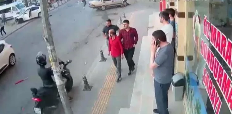 Pendik'te yarışan iki sürücüden biri kaza yaptı, diğeri yoldakilerin üzerine aracını sürdü