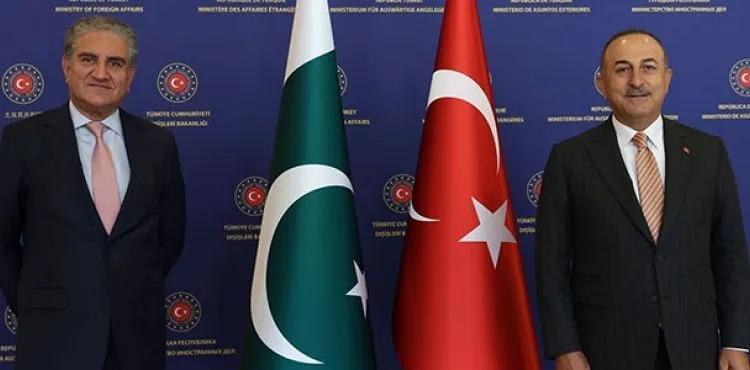 Bakan Çavuşoğlu, Pakistanlı mevkidaşı Kureyşi ile görüştü