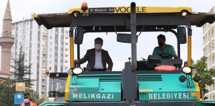 Başkan Dr. Palancıoğlu “60 günde 50 bin ton asfalt ile pandemiyi hizmete dönüştürdük”