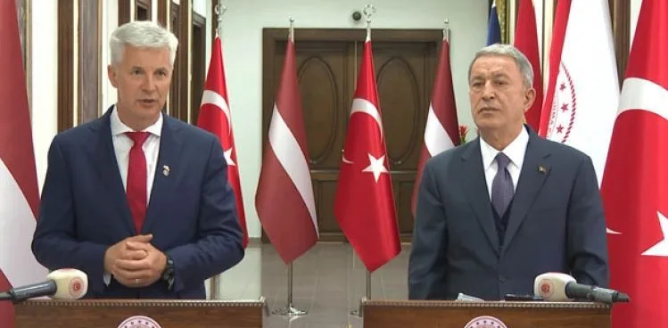 Bakan Akar, Letonya Başbakan Yardımcısı Pabriks ile bir araya geldi