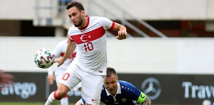 Hakan Çalhanoğlu: Yarın sahaya çıkıp en iyi şekilde ülkemizi temsil edeceğiz