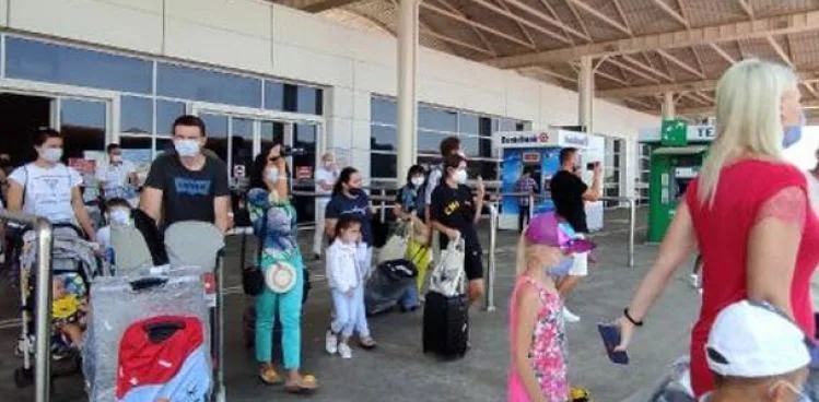 Antalya'ya 44 uçakla 12 bin 200 Rus turist bekleniyor