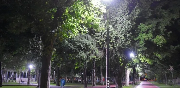 KOCASİNAN BELEDİYESİ, ESTETİK GÖRÜNÜMLÜ PARKLARLA GÖRSEL ŞÖLEN SUNUYOR