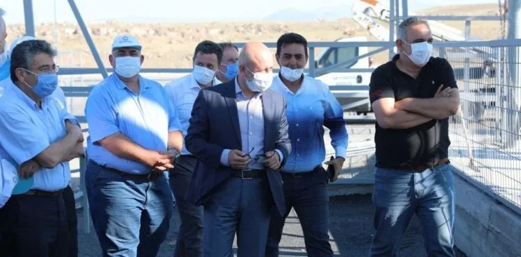 BAŞKAN ÇOLAKBAYRAKDAR, KURBAN KESİM YERİNDE