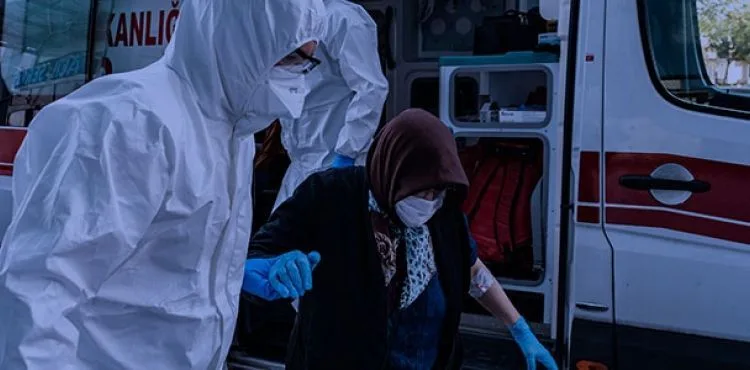Koronavirüs salgınında günlük vaka sayısı 9 bin 586 oldu