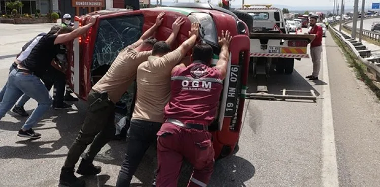 YANGIN İHBARINA GİDEN ORMANCILARIN KAMYONETİ DEVRİLDİ: 5 YARALI