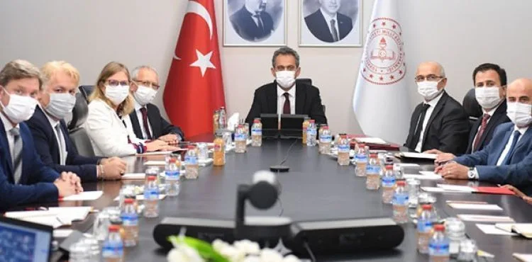 Bakan Özer'den afet bölgelerinde 'eğitim' açıklaması