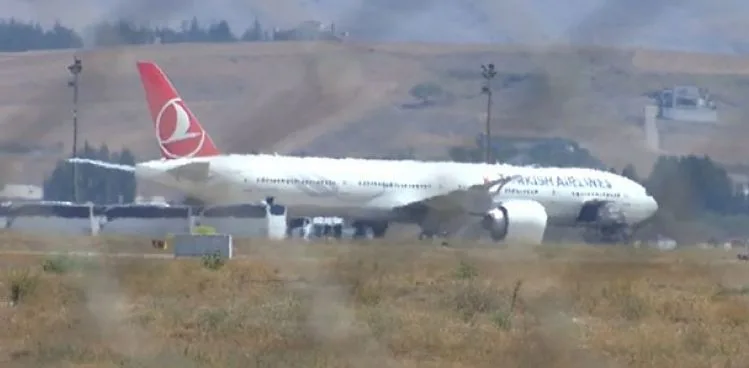 AFGANİSTAN'DA GÖREV YAPAN TÜRK ASKERİNİ TAŞIYAN UÇAK ANKARA'DA
