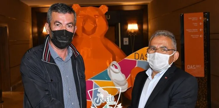 BÜYÜKKILIÇ, ERCİYES’İ TERCİH EDEN YABANCI SPORCULARLA BİR ARAYA GELDİ