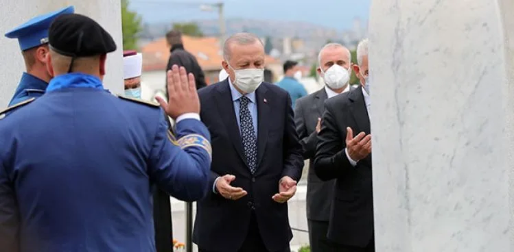 CUMHURBAŞKANI ERDOĞAN'DAN, ALİYA İZETBEGOVİÇ’İN KABRİNE ZİYARET