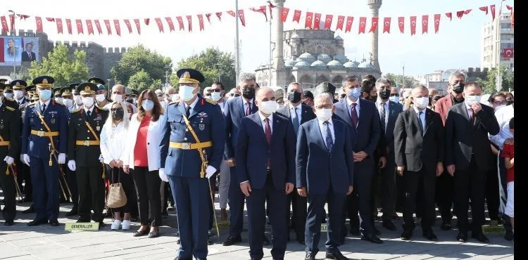 BÜYÜKKILIÇ, BÜYÜK ZAFERİN 99. YILDÖNÜMÜNÜ KUTLADI, KAHRAMAN ŞEHİTLERİ ZİYARET ETTİ