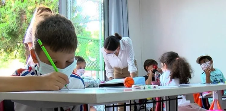 MEB, 81 İLE POZİTİFLİ VAKA DURUMUNDA UYGULANACAK TEDBİRLERİ İÇEREN REHBER GÖNDERDİ