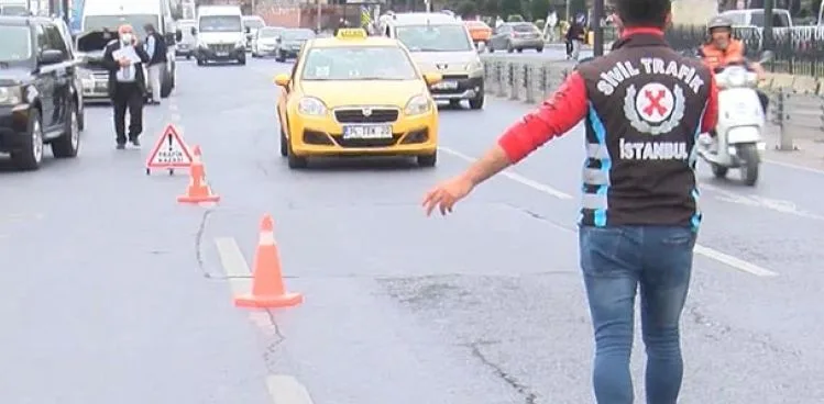 Eminönü'nde sivil polisler yolcu gibi taksilere bindi; kurallara uymayanlara ceza kesildi