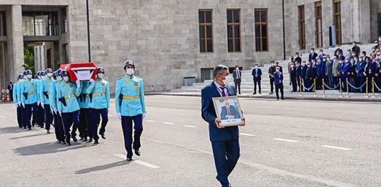 ESKİ MİLLETVEKİLİ ŞAHİN MENGÜ İÇİN TBMM'DE TÖREN
