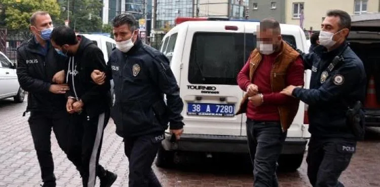 Çaldıkları otomobille gezerken yakalandılar