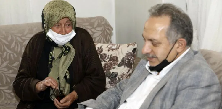 BAŞKAN YALÇIN FATMA TEYZE’NİN YİNE DUASINI ALDI