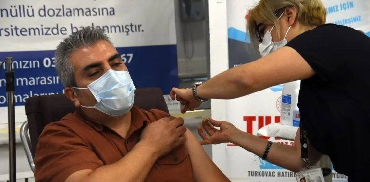 Turkovac, hatırlatma dozu olarak Kayseri'de ilk gönüllüye uygulandı