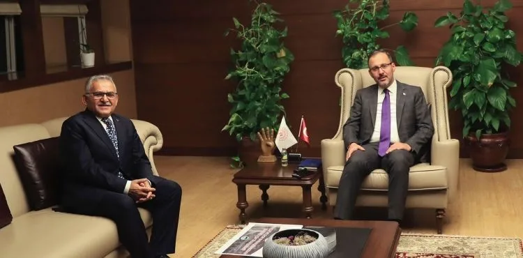 BAŞKAN BÜYÜKKILIÇ’IN ANKARA’DA BAŞ DÖNDÜREN TRAFİĞİ