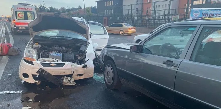 Otomobiller çarpıştı: 1 yaralı