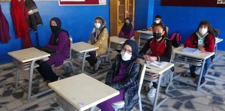 Öğrenciler köy hayatını yaşadı, yaşıtlarıyla eğlendi