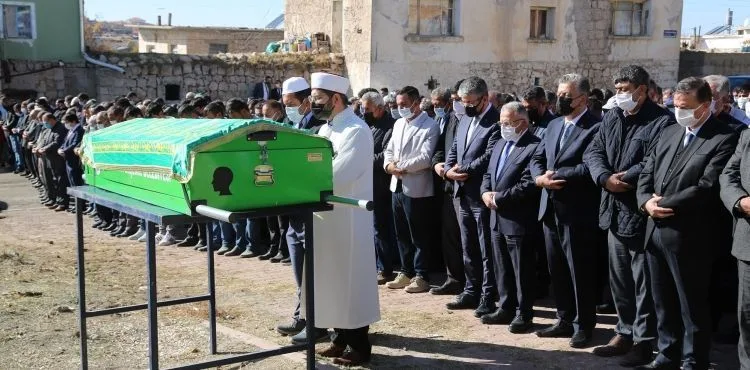 BAŞKAN BÜYÜKKILIÇ, YEŞİLHİSAR BELEDİYE MECLİS ÜYESİ ÇAKIR’I SON YOLCULUĞUNA UĞURLADI