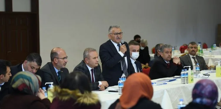 BAŞKAN BÜYÜKKILIÇ, 22 GÜNDE 13 İLÇEDE 533 MUHTAR İLE GÖRÜŞTÜ