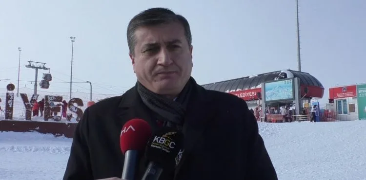 ‘Dorukta Bir Gençlik’ projesinde kayak sertifikaları verildi