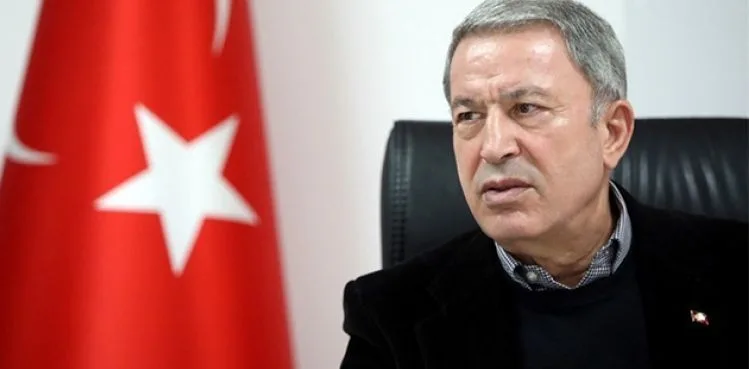 Bakan Akar beraberindeki TSK komuta kademesi ile Irak sınır hattında
