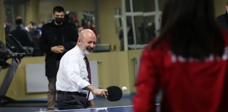 BAŞKAN ÇOLAKBAYRAKDAR’DAN ŞAMPİYON SPORCULARA ÖDÜL