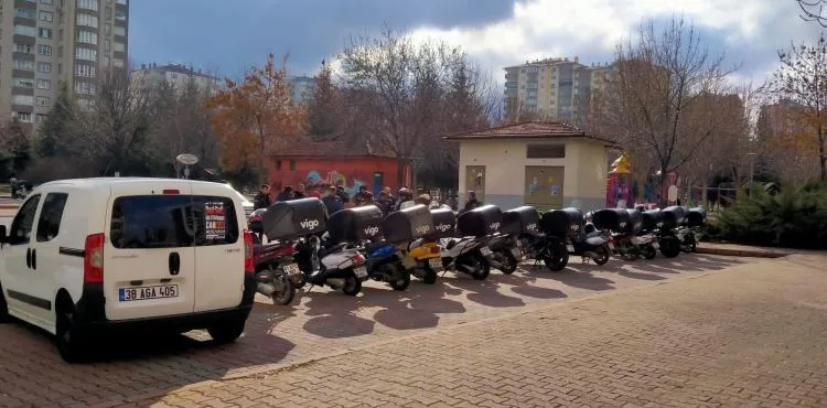 Akaryakıt zammı kuryelere iş bıraktırdı