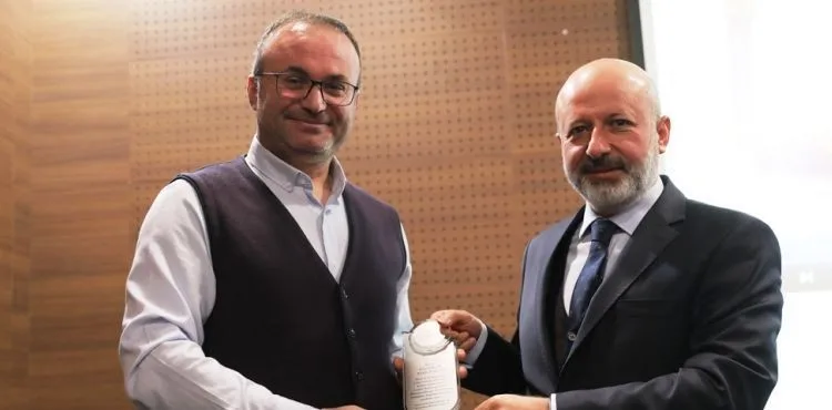 BAŞKAN ÇOLAKBAYRAKDAR, “EĞİTİMLERLE VATANDAŞLARIMIZA DAHA KALİTELİ HİZMET SUNUYORUZ”